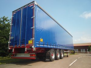 Montracon 4.425 Curtainsider Stock