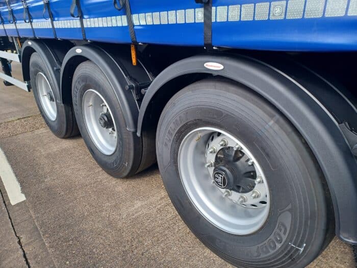 X2 New 4.2m Posted Curtainsiders - Image 5