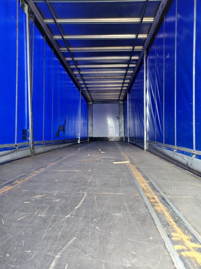1x USED 2016 4.2m Curtainsider - Image 6