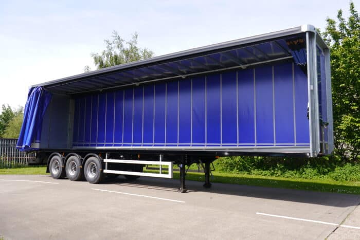 New 4.5m Postless Curtainsider - Image 2