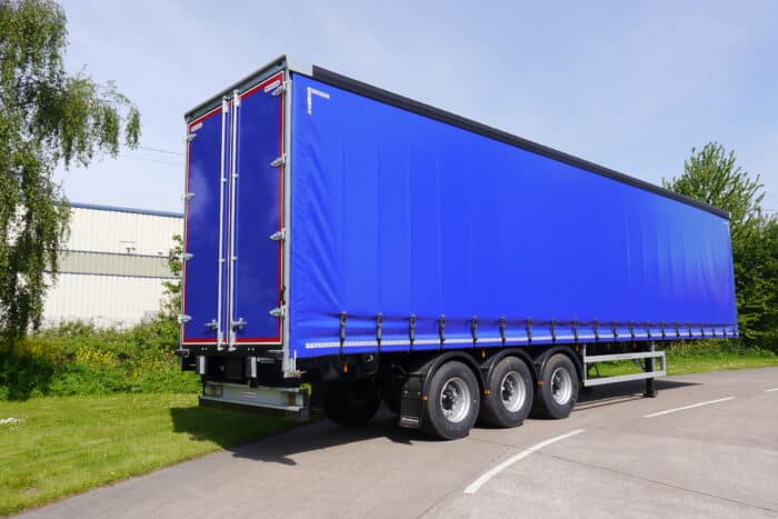 New 4.5m Postless Curtainsider - Image 3